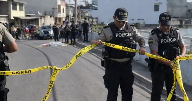 Asesinan a un hombre mientras estaba disfrazado de “viuda” en Manta