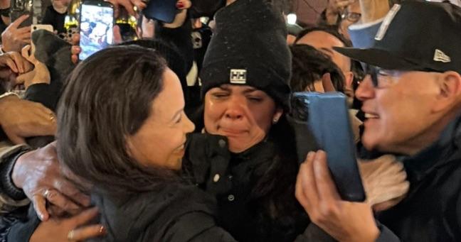 “¡Libertad!” corean venezolanos tras aparición de Machado