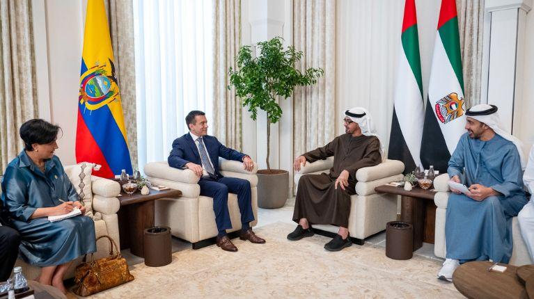 ¿A quiénes van dirigidas las 10.000 becas de IA que acordaron Ecuador y Emiratos Árabes Unidos?