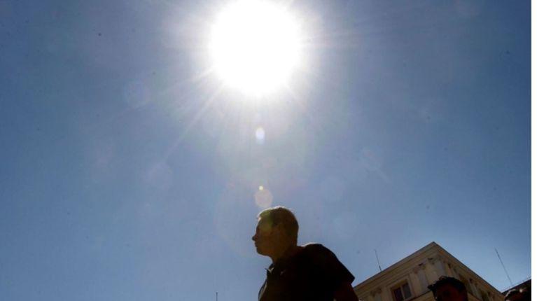 Temperaturas diurnas elevadas y alta radiación ultravioleta continuarán hasta el 15 de diciembre