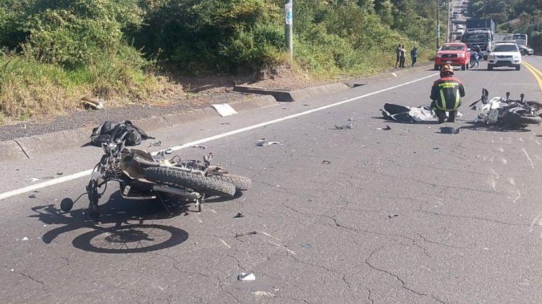 Dos muertos en accidente entre dos motocicletas en Quito
