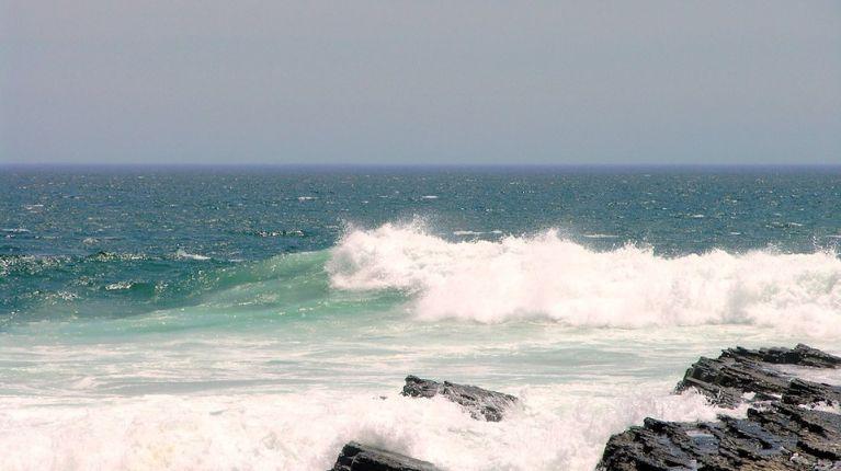 Oleaje en las costas ecuatorianas hasta el 12 de enero: revise la altura y duración de las olas