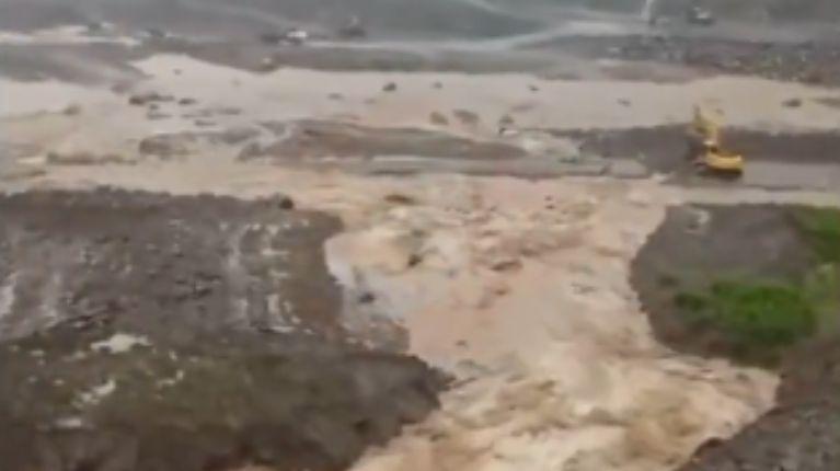 Desbordamiento del río Loco en la Amazonía afecta vía entre Napo y Sucumbíos