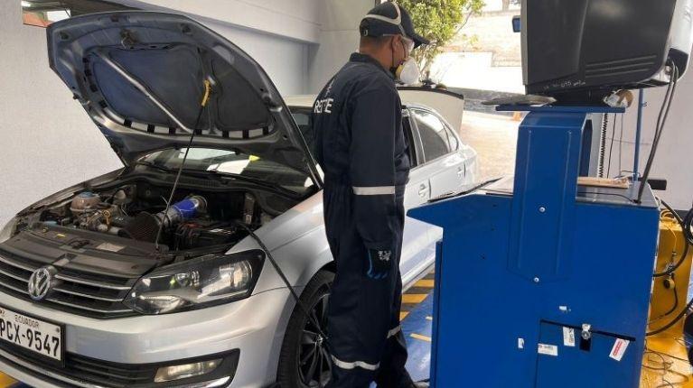 Revisión Técnica Vehicular 2026 en Quito: fechas y horarios