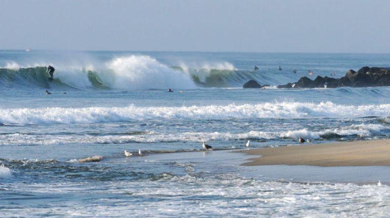 Imagen de la noticia: Estado del mar “agitado” en las costas ecuatorianas por oleaje y aguaje