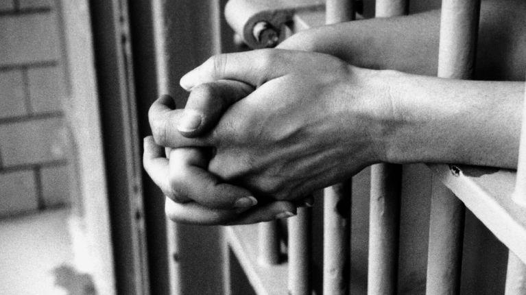 Mujer que asesinó a su esposo y confesó lo ocurrido fue sentenciada a 17 años de prisión