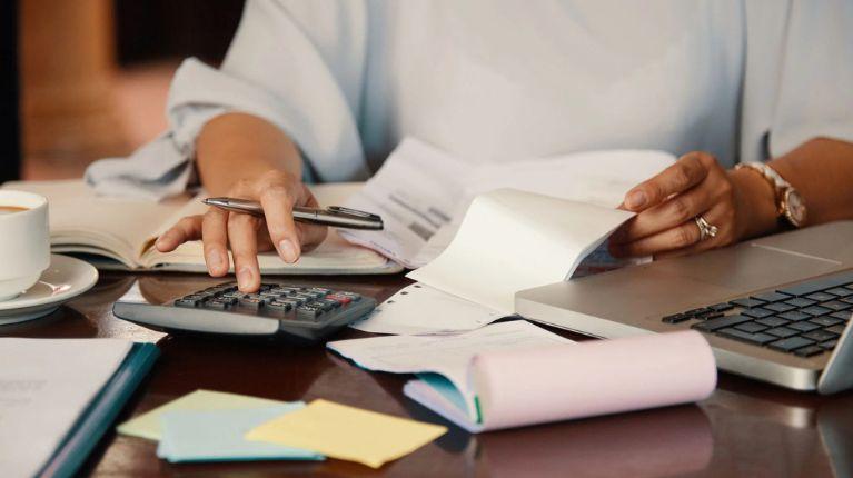 SRI habilitó formulario de proyección de gastos personales, ¿qué rubros aplican para rebaja del Impuesto a la Renta?