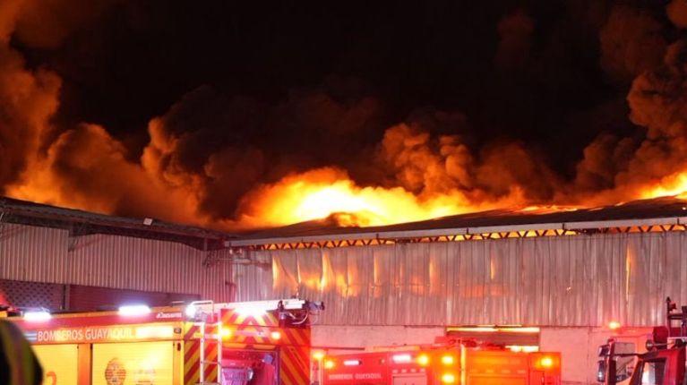 Incendio en una fábrica de ensamblaje de motos en Guayaquil