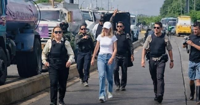 Lavinia Valbonesi llega a Babahoyo y entrega ayuda