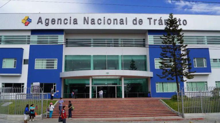 ANT extiende la validez de las licencias de conducir vencidas y restablece el 80% de trámites a escala nacional