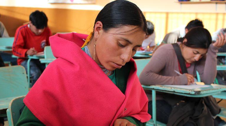 Inician matrículas para personas que quieran completar sus estudios en modalidad semipresencial