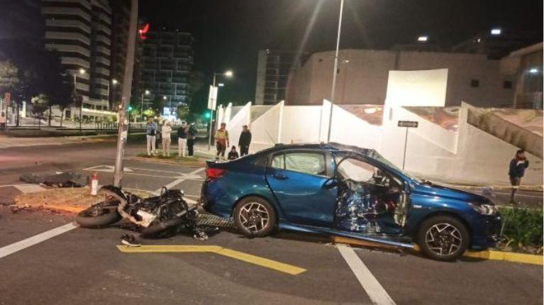 Accidente de tránsito deja un muerto en Quito, choque entre un auto y una moto