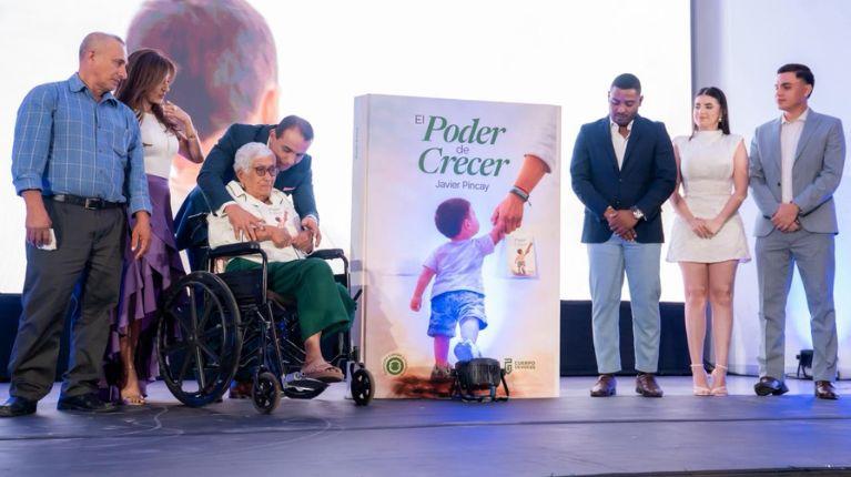 Emotivo lanzamiento del libro El Poder de Crecer, del alcalde Javier Pincay
