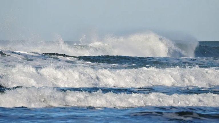 Alerta por oleaje de alta energía en las costas ecuatorianas