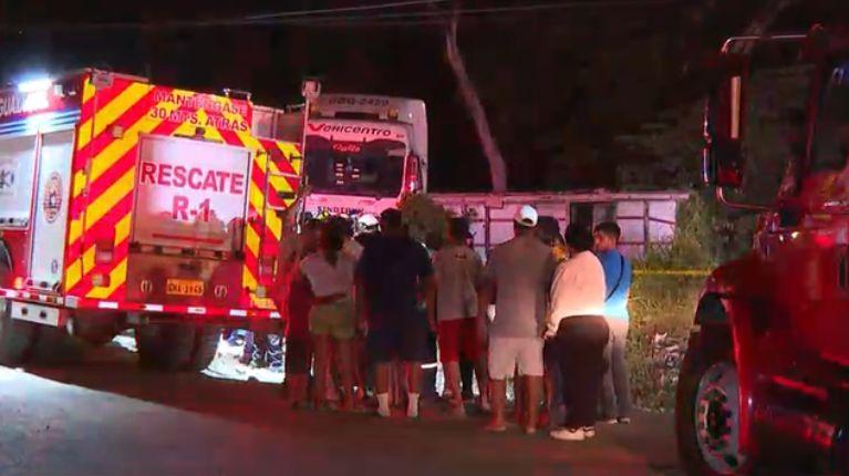 Hombre murió aplastado entre el cabezal de un tráiler y el cajón de un camión