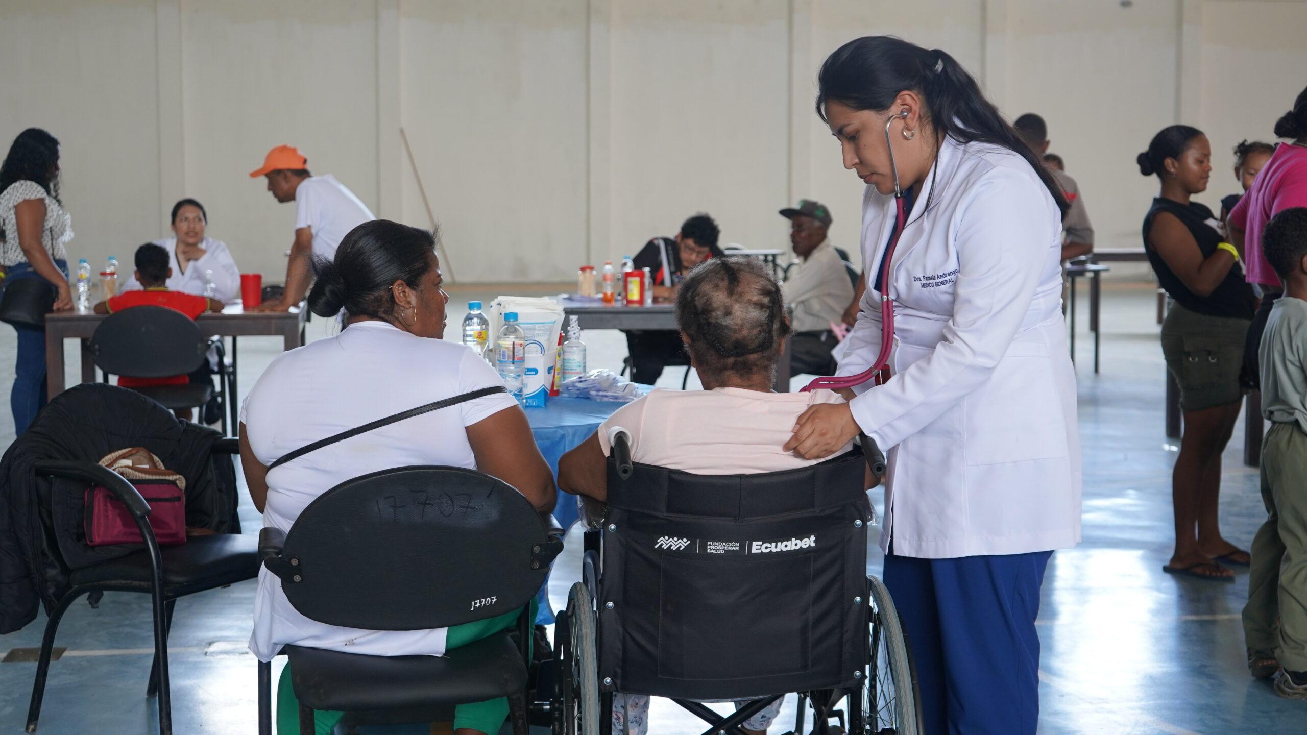 Iniciativa de salud preventiva beneficia a más de 140.000 personas en comunidades vulnerables del Ecuador