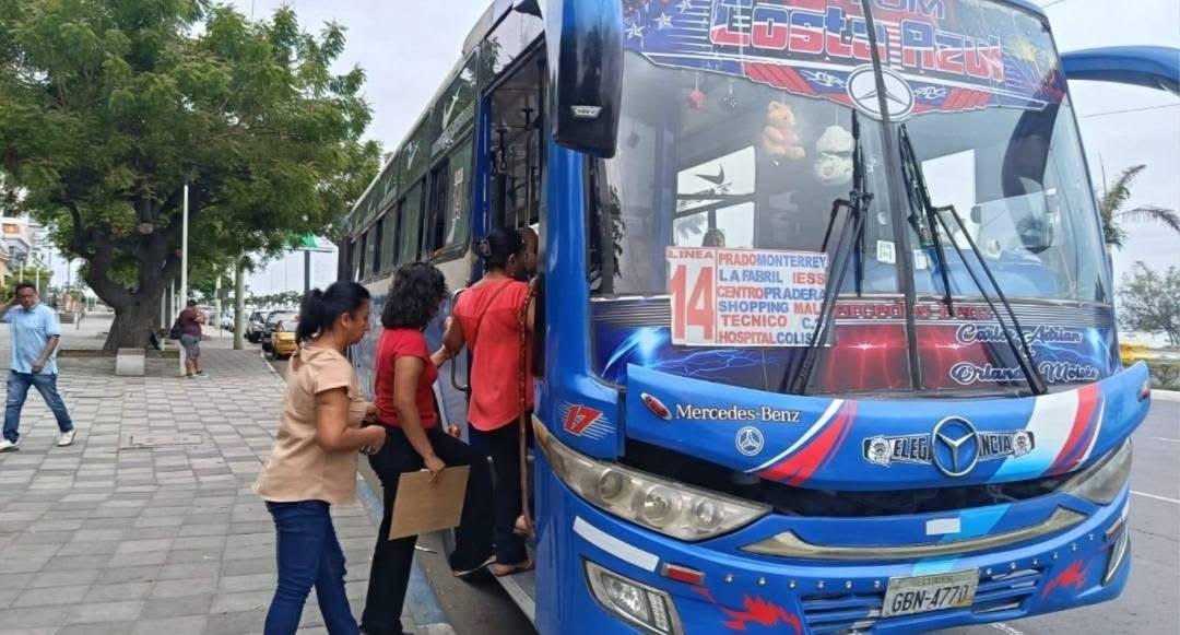 Concejo de Manta aprueba alza del pasaje urbano: tarifa subiría a 50 centavos