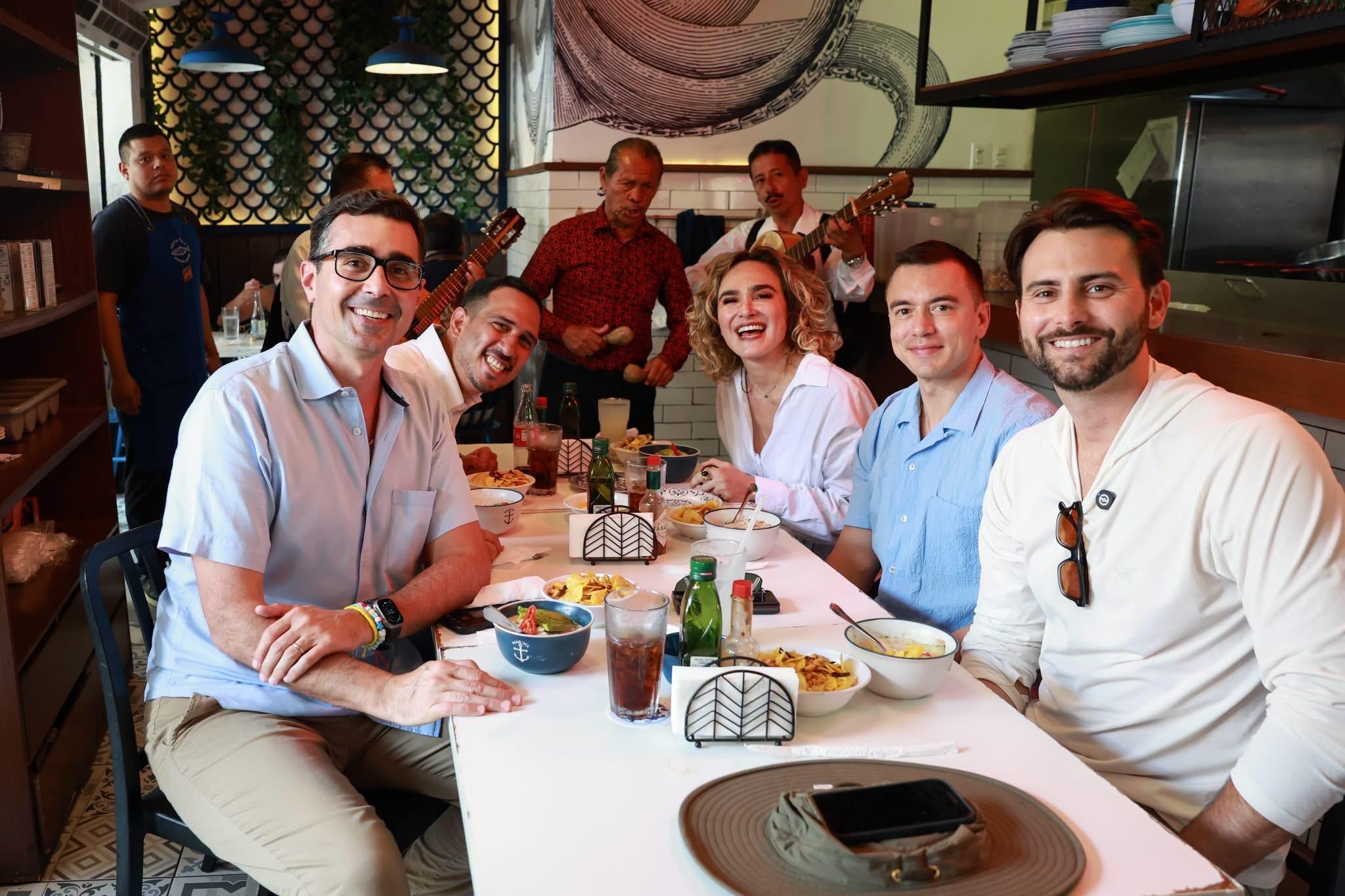 Daniel Noboa reúne a precandidatos de ADN: “Como un buen encebollado, completos”