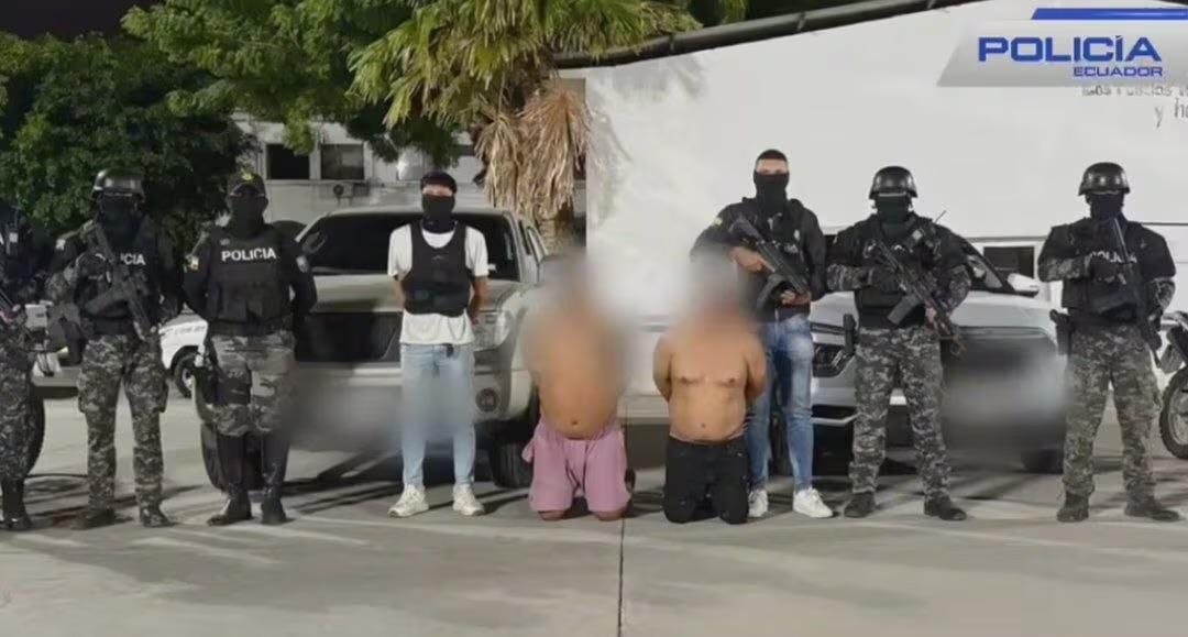 Policía libera a víctima de secuestro en Manta y captura a dos presuntos integrantes de Los Lobos