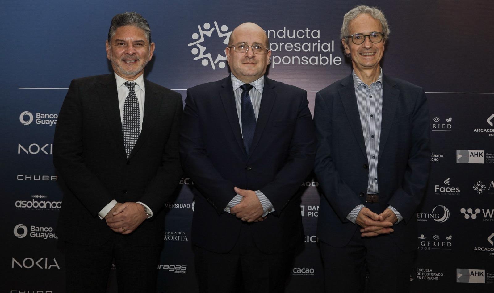 Banco Guayaquil promueve el intercambio de buenas prácticas en integridad junto a los miembros de CER y François Valérian, presidente de Transparencia Internacional