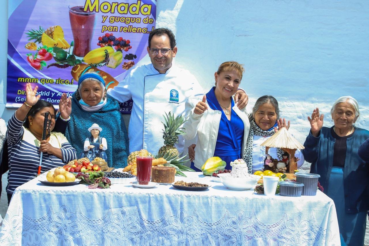 Una colada morada que se convierte en ayuda para quienes más lo necesitan
