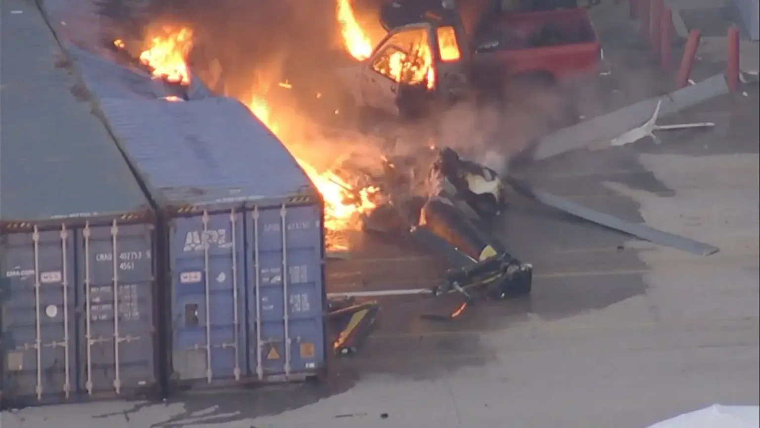 Imagen de Tragedia en Estados Unidos: helicóptero de noticias cae sobre un barrio de Los Ángeles y deja tres muertos
