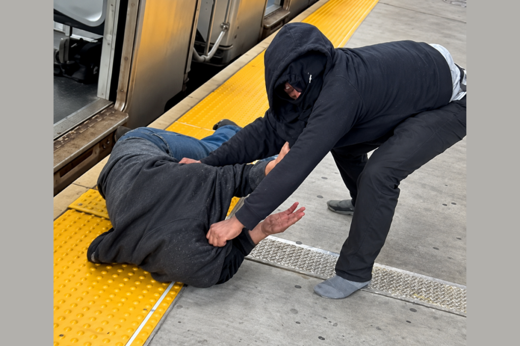 Ecuatoriano muere tras ser apuñalado en el metro de EE.UU. : el trágico momento quedó grabado