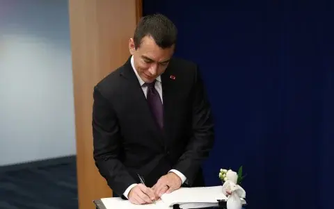 Daniel Noboa anuncia rebaja de cuatro centavos en las gasolinas Extra, Ecopaís y el diésel