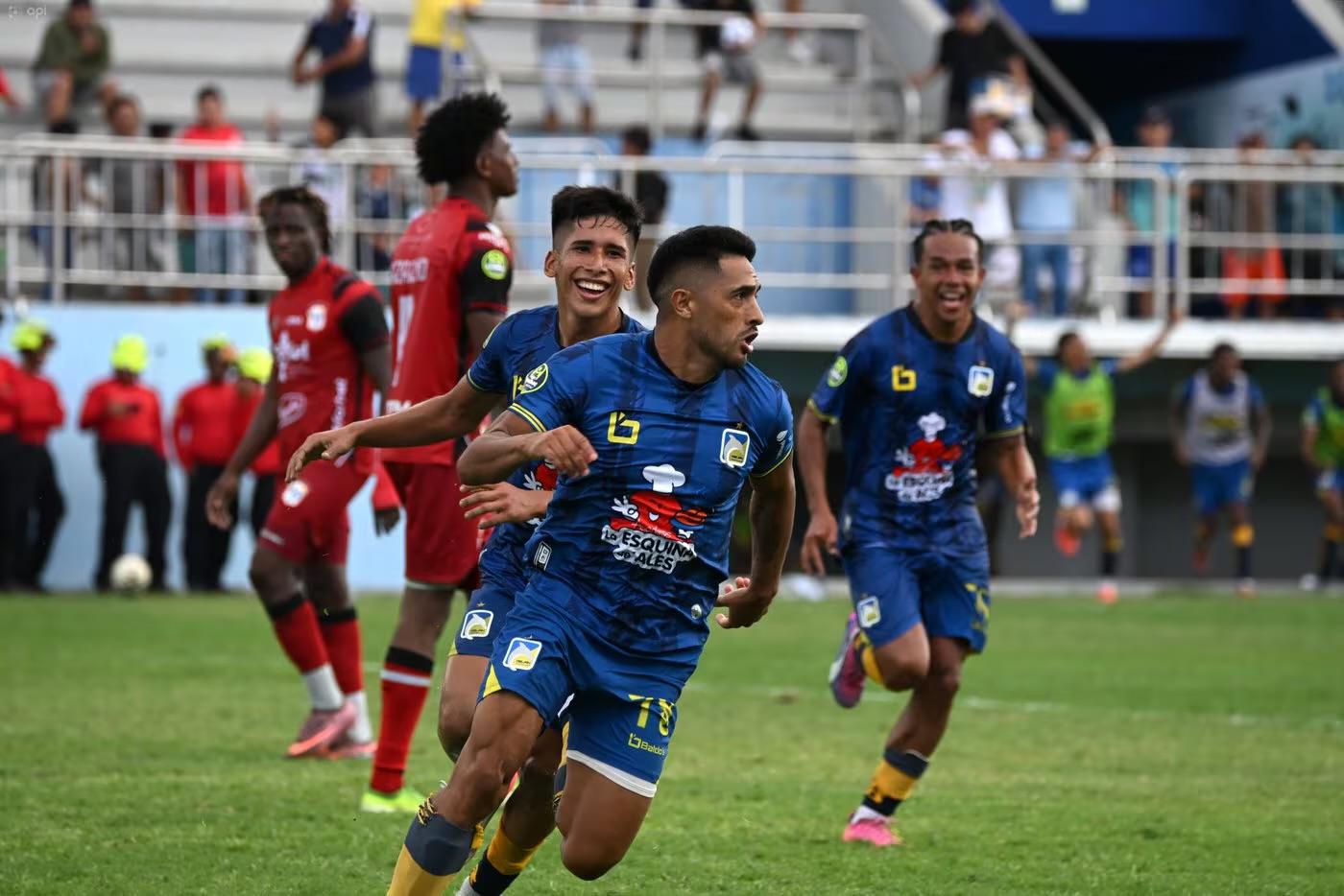 Delfín vence 4-2 a Manta FC y sale de zona de descenso