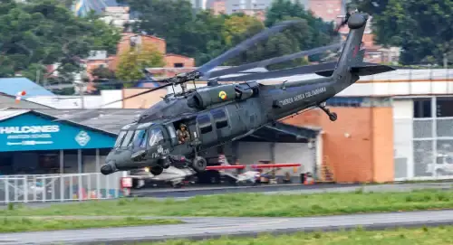 Helicóptero militar cae con 15 soldados a bordo en Colombia