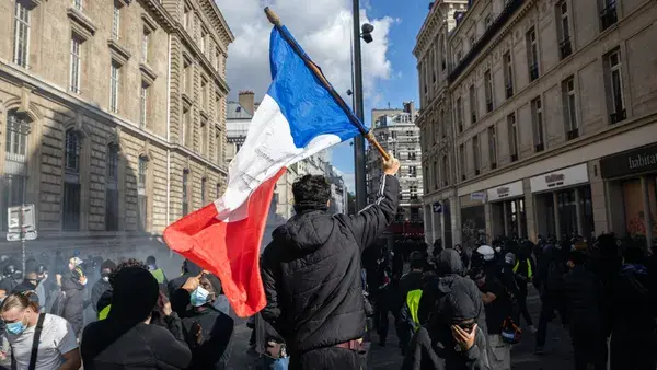 Protestas en Francia: disturbios y toques de queda