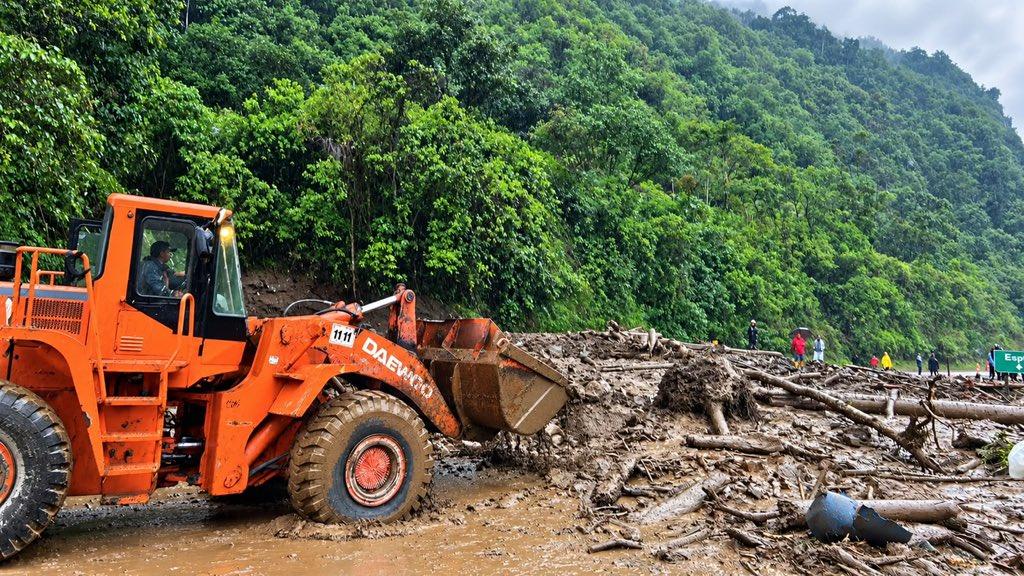 Derrumbes cierran la vía Alóag–Santo Domingo