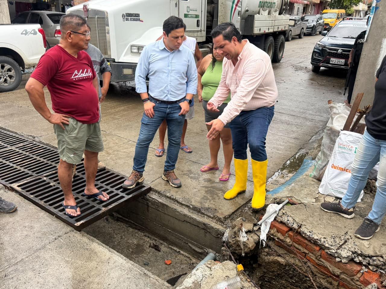 Alcalde de Montecristi recorre zonas afectadas por lluvias