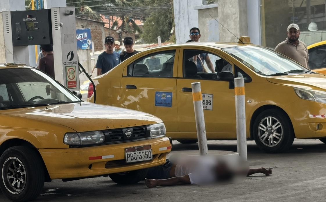 Sicarios atacan a tiros a un taxista en una gasolinera en Manta, Manabí: así ocurrió el crimen