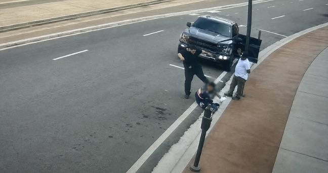 Agente de parquímetro recibe brutal agresión en Guayas