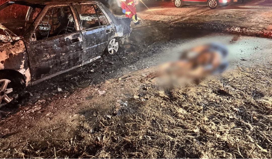 Hallan un vehículo y un hombre quemados en Montecristi, Manabí, este domingo, 23 de agosto