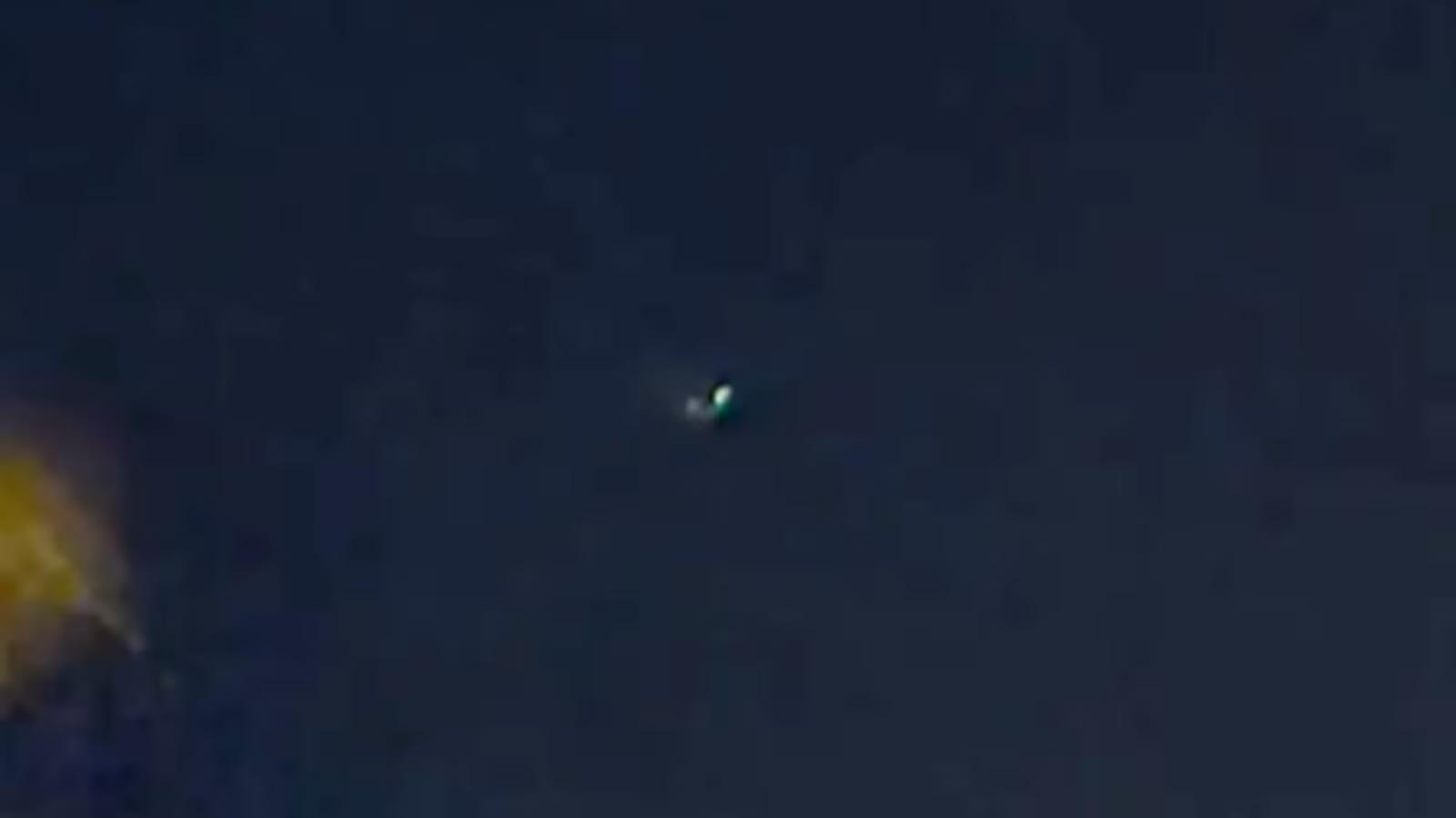 Extraña luz es captada en el cielo de Guayaquil y causa curiosidad: ¿qué era?